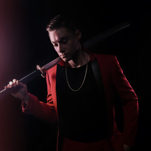 ดาวน์โหลดและฟังเพลง Katana พร้อมเนื้อเพลงจาก Luke Holland