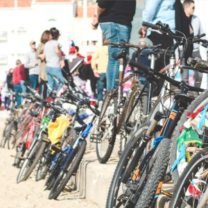 ดาวน์โหลดและฟังเพลง Bicicletas 2023 - Meninos Vamos ao Tinder พร้อมเนื้อเพลงจาก Guilherme Azevedo