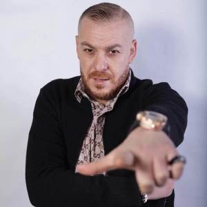 Listen to على نوميديا نقلب الدنيا song with lyrics from Cheb Anouar Chitana