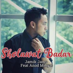 Dengarkan lagu Sholawat Badar nyanyian Jamik Jams dengan lirik