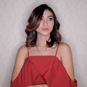 Listen to Berbahagialah song with lyrics from Tika Pagraky
