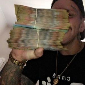 Donny Casper的專輯LOUIE. (feat. Wavy K) (Explicit)