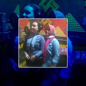 Listen to Bunga Kampung song with lyrics from Carissa