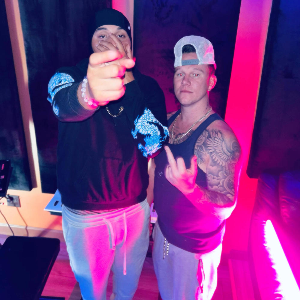 CROWN ROYAL (feat. NandoBandz) (Explicit)