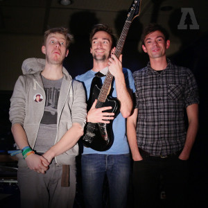Dengarkan Left Aligned (Audiotree Live Version) lagu dari TTNG dengan lirik