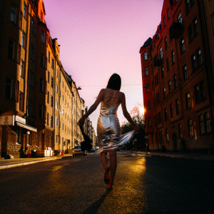 ดาวน์โหลดและฟังเพลง Dansar med mig själv พร้อมเนื้อเพลงจาก estraden