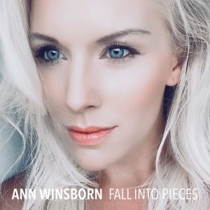 收聽Ann Winsborn的Fall Into Pieces歌詞歌曲