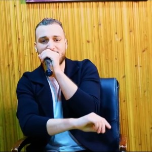 Listen to Fiya vise m9awed نموت على العرض song with lyrics from Cheb Rami