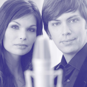 收听Audrey De Montigny的Here We Are (feat. Steve Barakatt)歌词歌曲