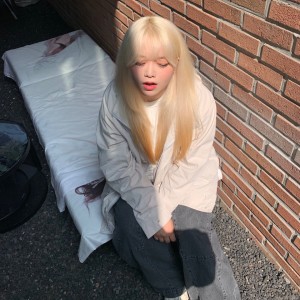 Listen to 이 노랠 듣는 넌 어때 song with lyrics from 김유림