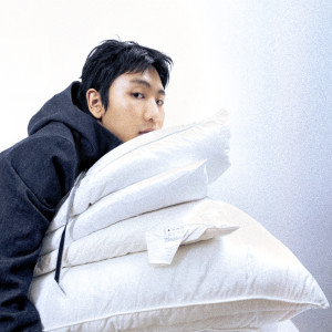 Listen to 헤어지잔 말에 song with lyrics from hiko