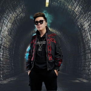 ดาวน์โหลดและฟังเพลง Sac Mau Tinh Yeu พร้อมเนื้อเพลงจาก Minh Vuong M4U