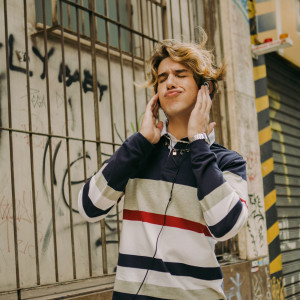 ดาวน์โหลดและฟังเพลง Procura-se พร้อมเนื้อเพลงจาก Mu Bispo