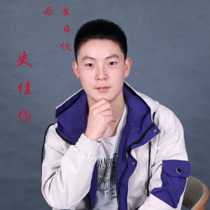 Dengarkan lagu 生日快乐 (史佳伟版) nyanyian 史佳伟 dengan lirik