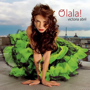 ดาวน์โหลดและฟังเพลง C'Est Mon Gigolo พร้อมเนื้อเพลงจาก Victoria Abril