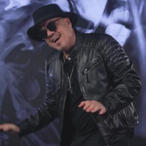 Listen to De Ce Ma Sarutai song with lyrics from Lucian Elgi