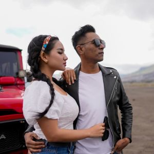 Dengarkan lagu Ngarepno (... and I hope) nyanyian Gerry Mahesa dengan lirik