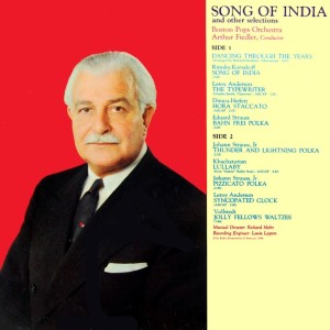 Dengarkan lagu Dancing Through The Years nyanyian Boston Pops Orchestra dengan lirik