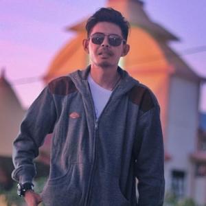 Dengarkan lagu Realistic nyanyian (H2K) HIP HOP KUPANG dengan lirik