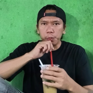 ดาวน์โหลดและฟังเพลง Aku Dan Kamu Cinta พร้อมเนื้อเพลงจาก MUHAIMIN