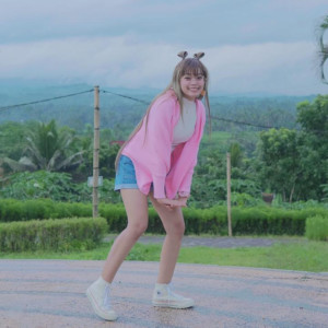 Dengarkan Sing Mungkin (Explicit) lagu dari Esa Risty dengan lirik