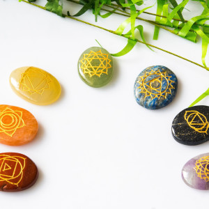 Dengarkan Chakra Stones lagu dari Energy Healer dengan lirik