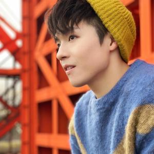 收听陈卓贤的正式开始歌词歌曲