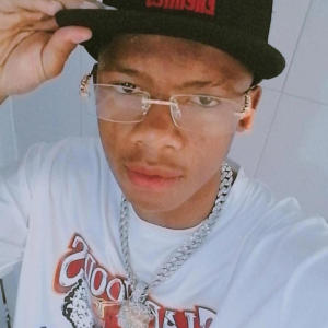 Jay.R的專輯Scared to fall in love (feat. Shady Clues Mka) [Explicit]
