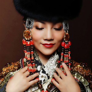 收聽奧雲格日樂的草原上的馬蘭花 (完整版)歌詞歌曲