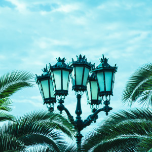 Dengarkan Up lagu dari Z9 dengan lirik