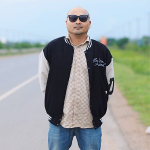 Listen to បីសាចឆ្អឹងសរ (Explicit) song with lyrics from Chhoeun Jork