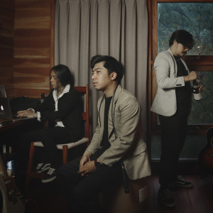 Listen to Harap song with lyrics from Kerabat Kerja