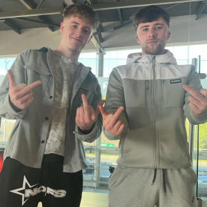 收聽CAR€W的Alive or Dead (feat. MZA) (Explicit)歌詞歌曲