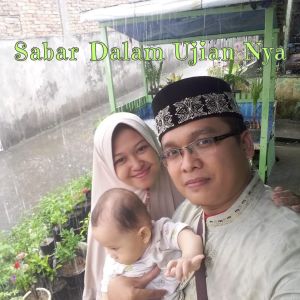 Listen to Sabar Dalam Ujian Nya song with lyrics from Siti Aisyah