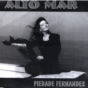 ดาวน์โหลดและฟังเพลง Fado Boémio e Vadio พร้อมเนื้อเพลงจาก Piedade Fernandes