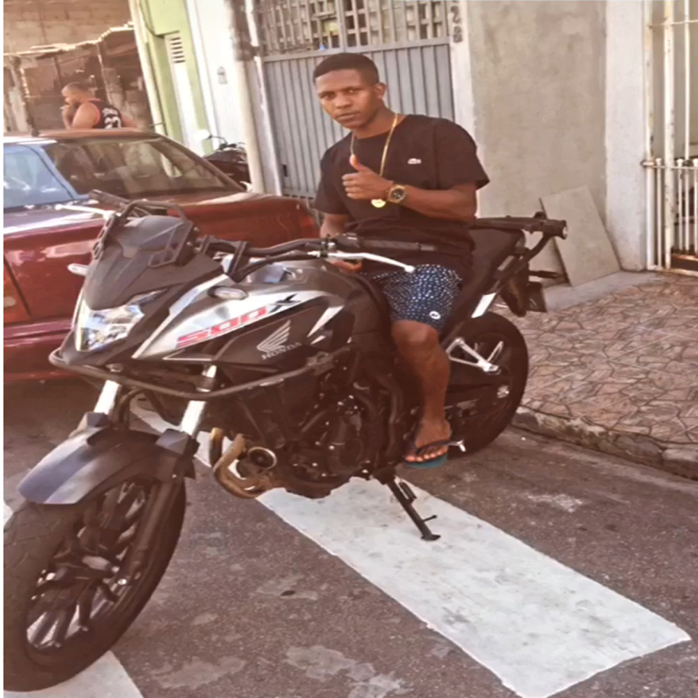 Baile no morro (Explicit)