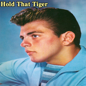 Dengarkan Cuddle Up A Little Closer (Original) lagu dari Fabian dengan lirik