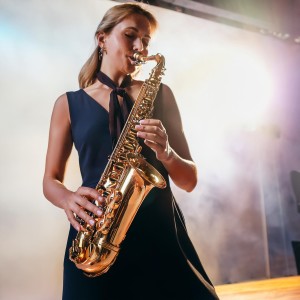 收聽Sentirse bien Jazz的Fluye El Jazz Lounge歌詞歌曲