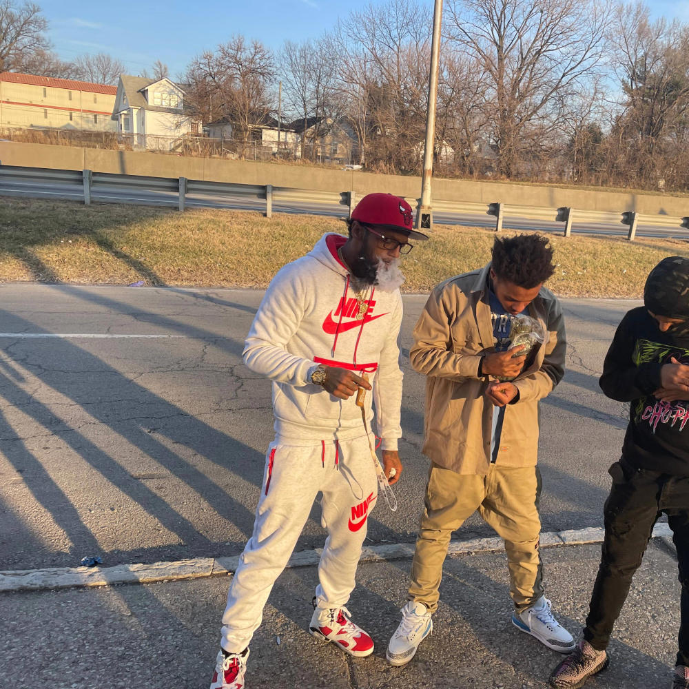 Walking gunman (feat. Trapstar & Big Oak) (Explicit)