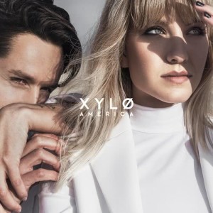 ดาวน์โหลดและฟังเพลง BLK CLD พร้อมเนื้อเพลงจาก XYLØ