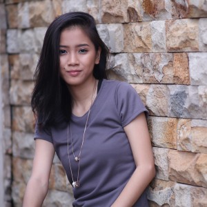 Dengarkan lagu Ku Tak Mahu Cinta nyanyian Sandra dengan lirik