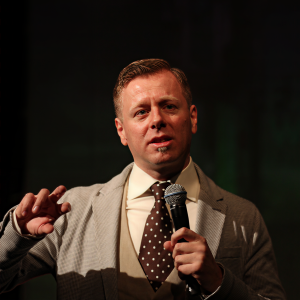 Abel Korzeniowski ดาวน์โหลดและฟังเพลงฮิตจาก Abel Korzeniowski