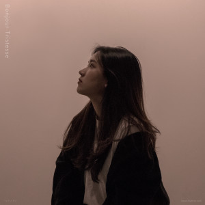 ดาวน์โหลดและฟังเพลง Bonjour Tristesse พร้อมเนื้อเพลงจาก GongSang