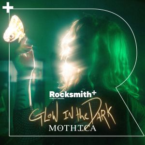 Mothica的專輯Glow in the Dark (From Rocksmith+ Original Soundtrack)