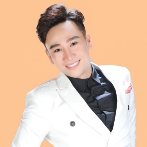Listen to Cuộc Tình Đã Xa (Beat) song with lyrics from Hoàng Phong