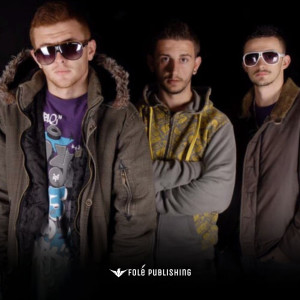 Listen to Duhesh me ndryshu (Prod. MB Music) song with lyrics from Shqiponjat