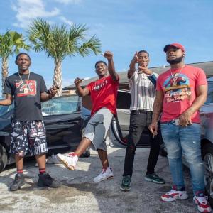 Skeebo的專輯Clout chasers (feat. Breadwinna Gdawg, V8 Marlo & Rico Cartel) [Remix] (Explicit)
