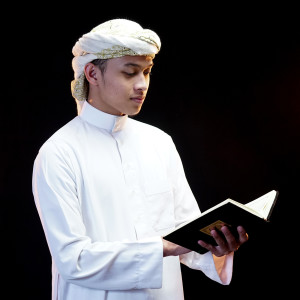 Dengarkan lagu Surah Yusuf 1-37 (Live) nyanyian Ibrahim Elhaq dengan lirik