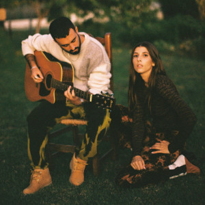 Listen to Rotos song with lyrics from Ona Mafalda