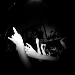 收聽Mau Moctezuma的NIENTIENDO歌詞歌曲